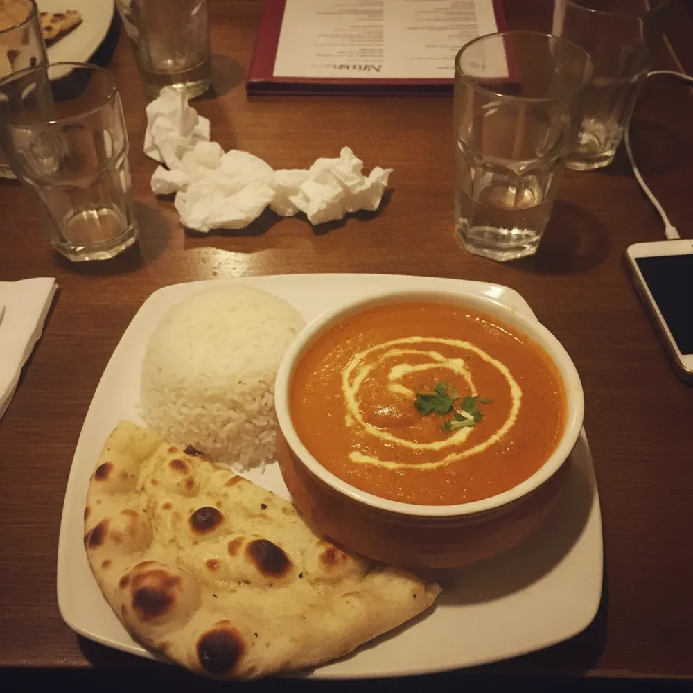 Butter Chicken – Handy-Foto vor KI-Bearbeitung